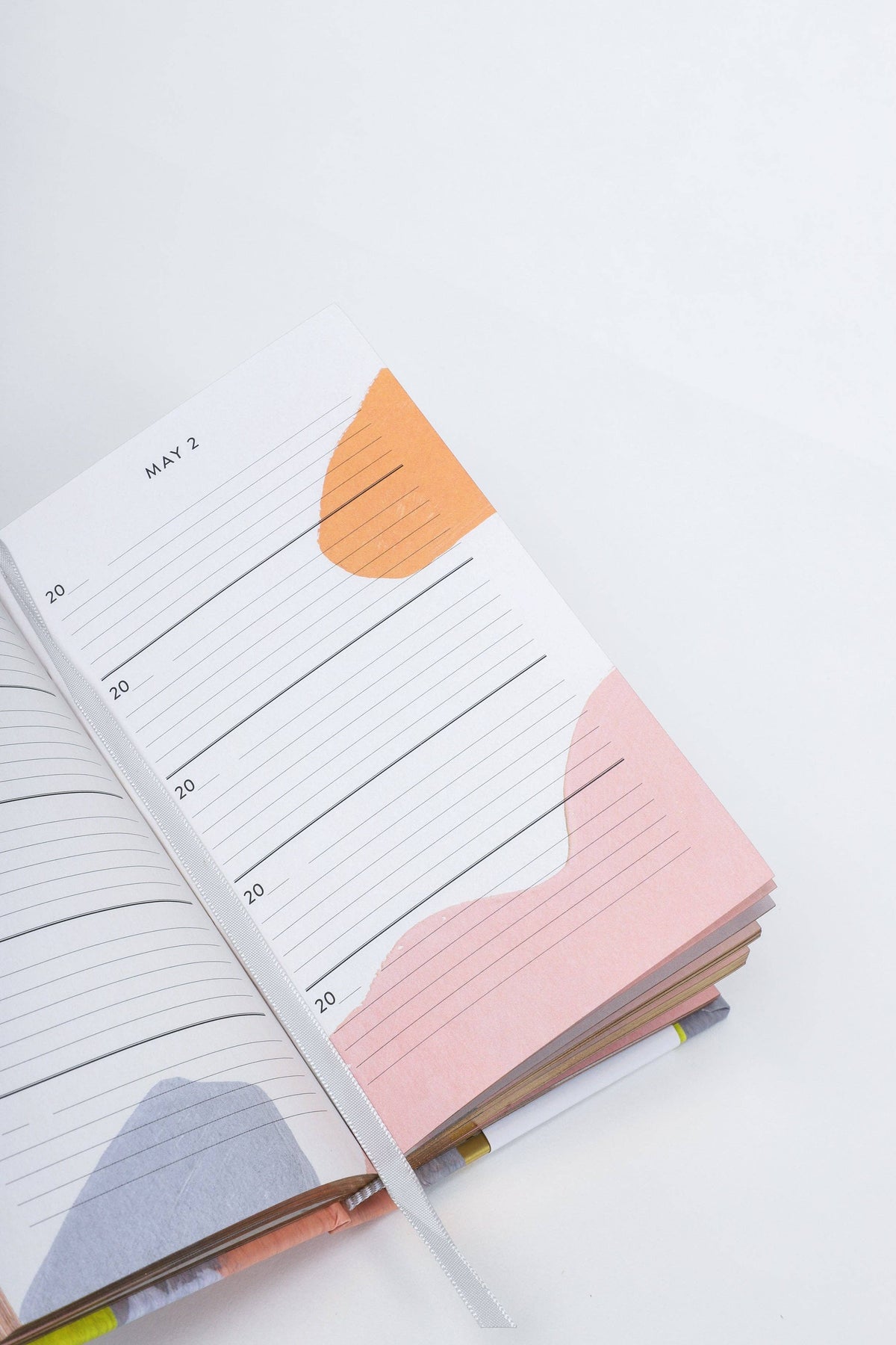 Abrams & Chronicle Books - Modern One Line a Day: A Five-Year Memory Book (Diary or Journal)