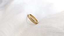 Load image into Gallery viewer, 9ct Gold Imprint Ring