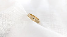 Load image into Gallery viewer, 9ct Gold Imprint Ring