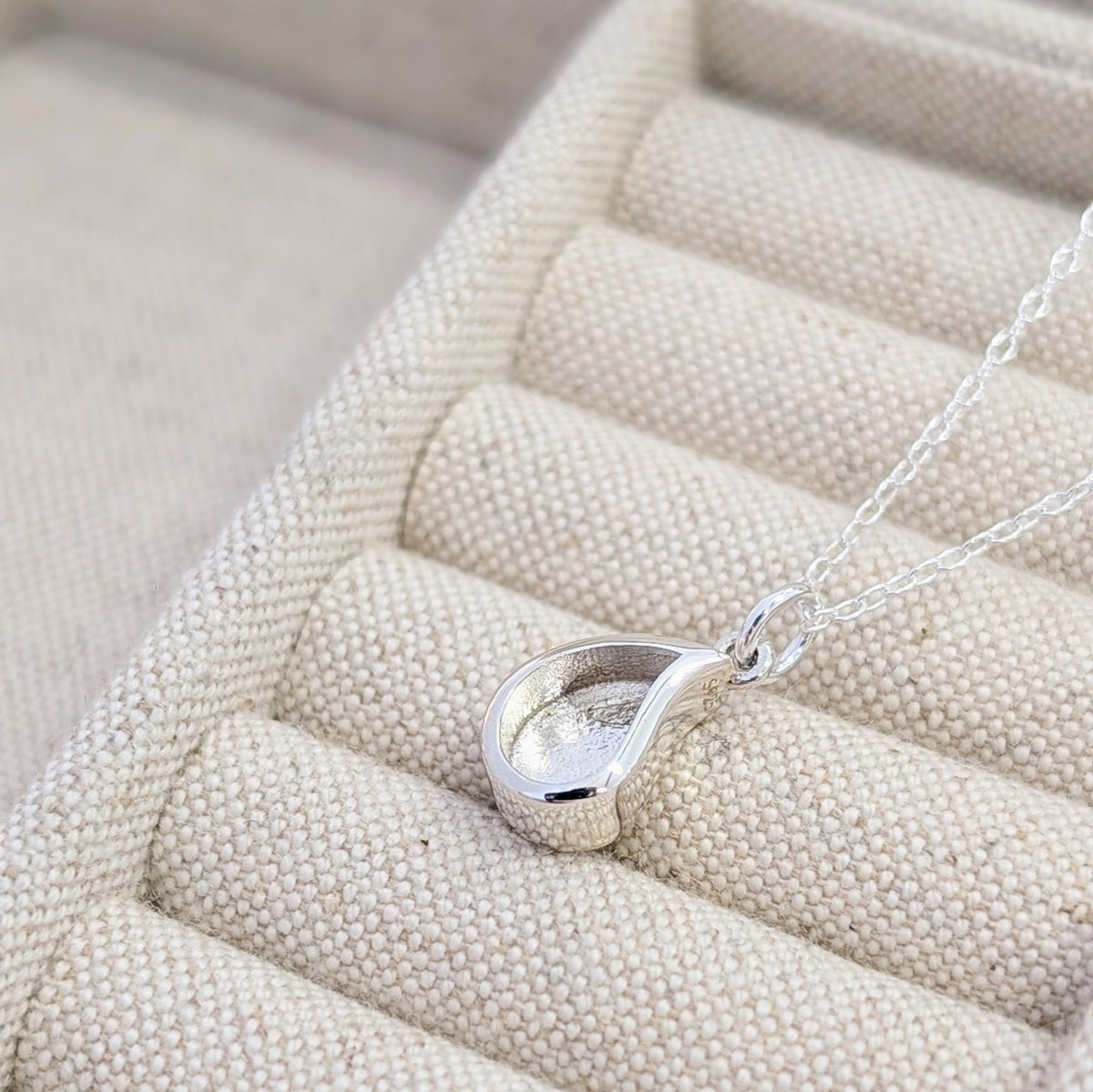 Iris Wavy Teardrop Necklace
