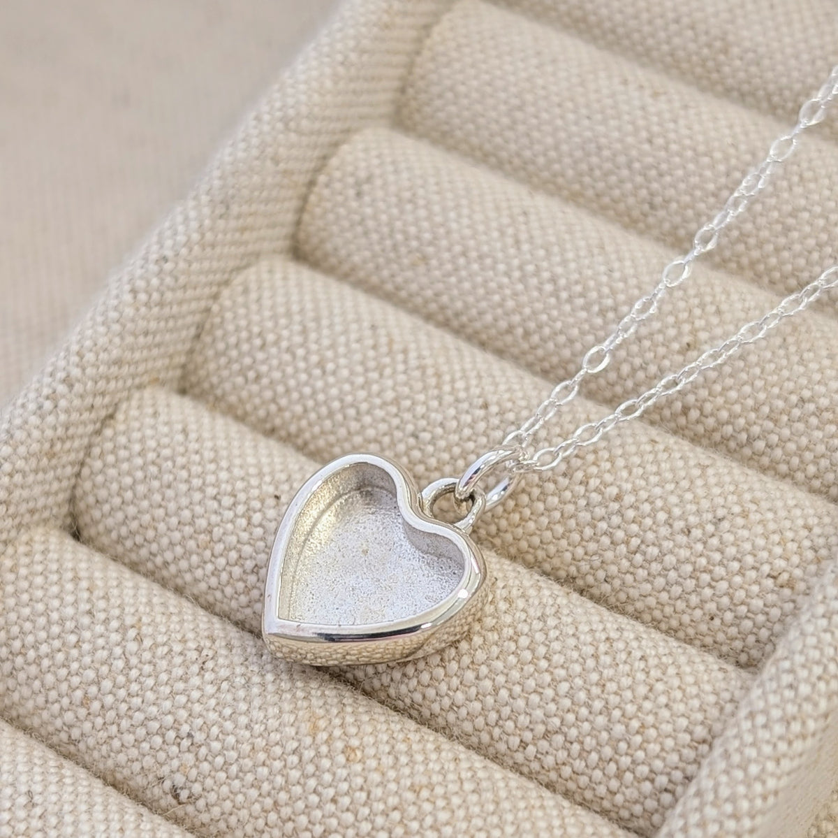The Heart pendant Necklace