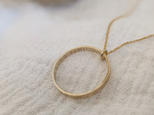 Load image into Gallery viewer, 9ct Gold Organic Circle Necklace