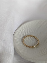 Load image into Gallery viewer, 9ct Gold Hammered Band