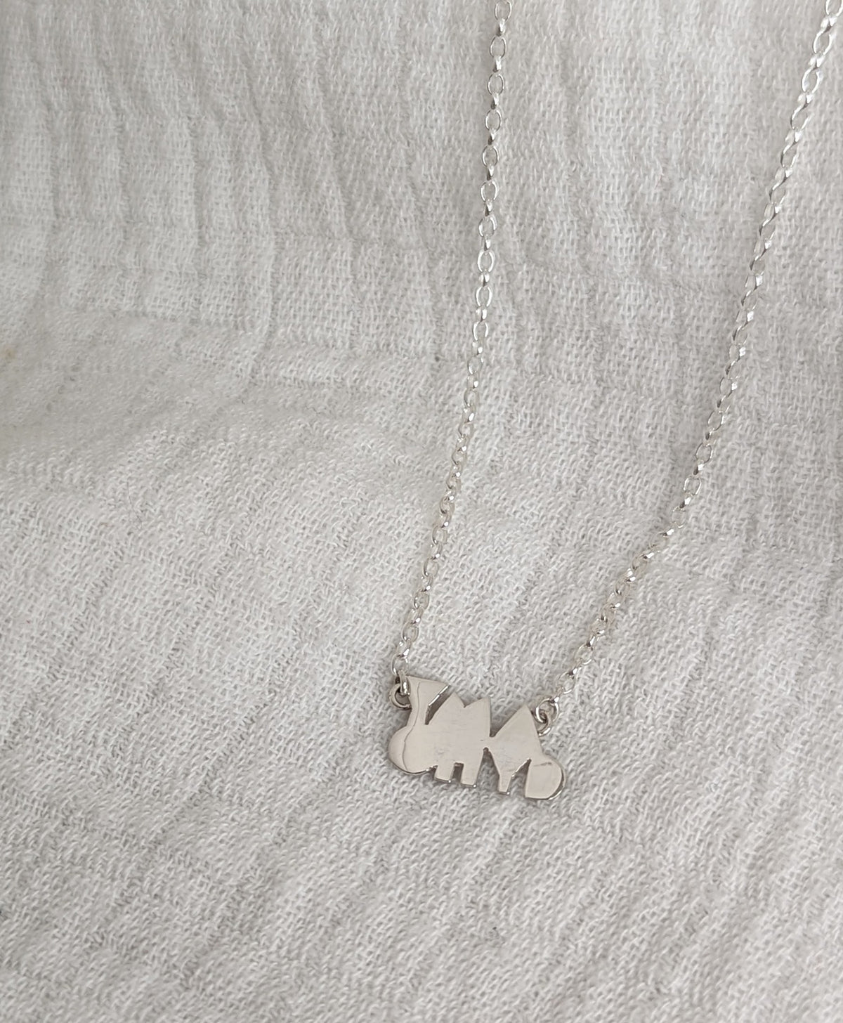 Sterling Silver Yma O Hyd necklace
